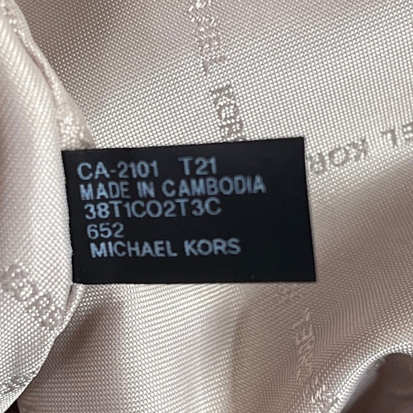 Michael Kors Bag (Kelsey) Medium Nylon Tote Casual, Functional, and Versatile. - Picture 11 of 17